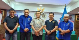 Muhammad Rapi, Ketua PWI Natuna dan sesepuh PWI Natuna saat Poto bersama dengan Ketua Umum PWI Pusat Hendri CH Bangun 