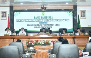 Ketua DPRD Natuna, Rusdi saat memimpin sidang Paripurna DPRD Natuna dalam agenda penyampaian pidato perdana Bupati Natuna 