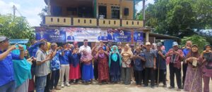 Foto bersama Usai kegiatan bermasa Warga dan undangan