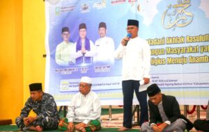 Bupati Anambas Aneng saat memberikan sambutan pada malam Maulid Nabi Muhammad SAW di Masjid Agung Baitul Ma'mur Tarempa kamis malam 4/9/2025.