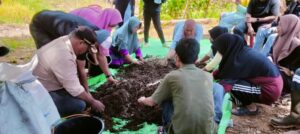 Pelatihan Kepada petani dalam pembuatan pupuk dan Pakan Ternak oleh UPT, Balai Beni Jemaja DP3 Anambas