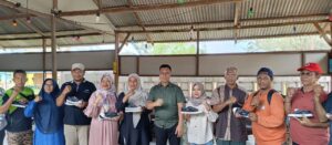 Aneng didampingi Sekretaris Disdikpora dan Kabid, pendidikan sekolah dasar bersama kepala sekolah