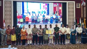 Foto bersama, Pejabat Forkompinda Provinsi Kepri dan Kabupaten/Kota dan Anggota DPRD Provinsi dan DPRD Kabupaten