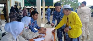 Dirin (86) warga Desa Tapau.