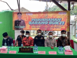 Kajari Anambas bersama tamu undangan dari pihak Pemerintah Daerah, Polres Anambas, Ketua pengadilan Natuna, dan anggota DPRD Anambas