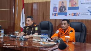 Kajari Natuna Surayadi Sembiring, SH., MH bersama Kepala Kantor Pencarian dan Pertolongan Natuna Abdul Rahman SE
