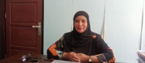 Sekretaris Disdikpora Anambas Dian S.STP. saat di wawancarai
