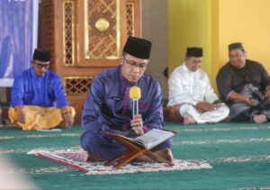 Lantunan Ayat Suci Al-Qur'an oleh Kepala BKPSDM Usman 
