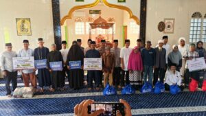 Penyerahan Bantuan Operasional Mesjid dan Surau di Desa Kuala Maras Kecamatan Jemaja Timur dalam Agenda Safari Ramadhan Sabtu 28/2/2026 di Mesjid At-Taqwa 