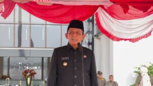 Ket.foto : Gubernur Kepri Ansar Ahmad bertindak sebagai pembina apel perdana pasca libur menjelang dan perayaan Hari Raya Idul Fitri 1447 Hijriah di Lapangan Upacara Kantor Gubernur Kepri, Senin (30/3/2026).