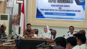 Bupati Natuna, Cen Sui Lan, memimpin langsung Rapat Koordinasi (Rakor) Pemberantasan Korupsi bersama Direktur Koordinasi dan Supervisi KPK Brigjen Pol Agung Yudha Wibowo,, Komisi Pemberantasan Korupsi (KPK) di Ruang Rapat Utama Kantor Bupati Natuna