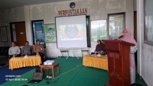 Ketua Yayasan Abdi Umat Natuna, Dra. Hj. Ngesti Yuni Suprapti MA saat memberikan sambutan kegiatan Launching Gerakan Mari Berbagi Infaq Jum’at