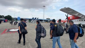 Imigrasi Kelas II TPI Ranai saat mendeportasi dua warga negara (WN) Malaysia berinisial MF (42) dan F (29), Jumat (10/4/2026), setelah terbukti melakukan pelanggaran keimigrasian di wilayah Kabupaten Natuna.