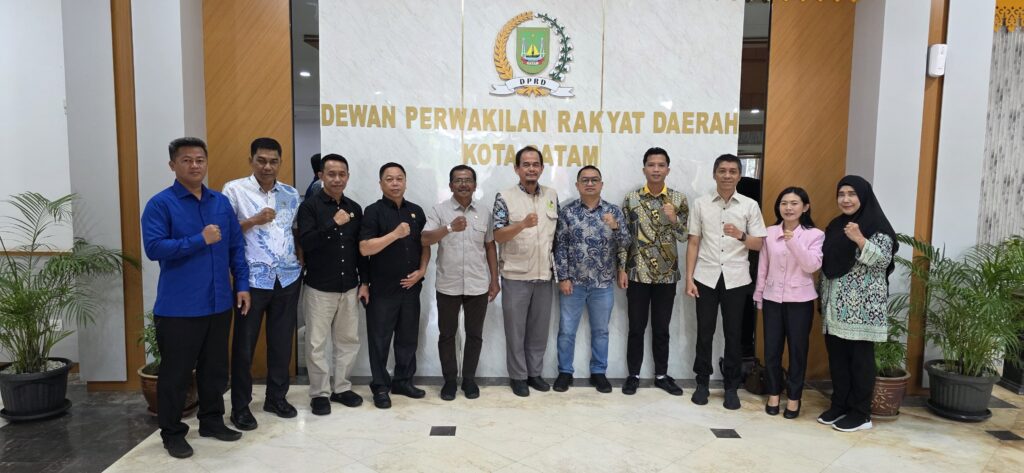 Foto bersama Anggota DPRD Anambas usia pertemuan dengan DPRD Kota Batam