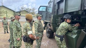 Panglima Komando Gabungan Wilayah Pertahanan I (Pangkogabwilhan I) Letjen TNI Kunto Arief Wibowo, S.I.P., saat melakukan peninjauan sapras dan alutsista saat melaksanakan kunjungan kerja ke Batalyon Komposit 1/Gardapati, Kabupaten Natuna, Provinsi Kepulauan Riau