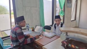 Ketua Prodi Ekonomi Syari'ah, Kartubi SE., M.E.I saat melaksanakan tes penerimaan mahasiswa baru STAI Natuna 