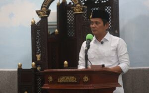 Wakil Bupati Anambas Raja Bayu saat berikan sambutan di depan jama'ah Haji dan tamu undangan di masjid Besar Baiturrahim Tarempa 3/6/2026