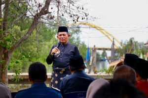 Gubernur Kepulauan Riau Ansar Ahmad, memberikan kata sambutan dalam kegiatan peresmian penggunaan Tangkahan Nelayan Leho di Kelurahan Teluk Uma, Kecamatan Tebing.