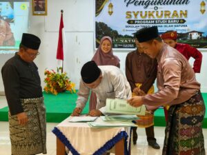 Prnandatanganan SK pengukuhan Ketua Prodi baru