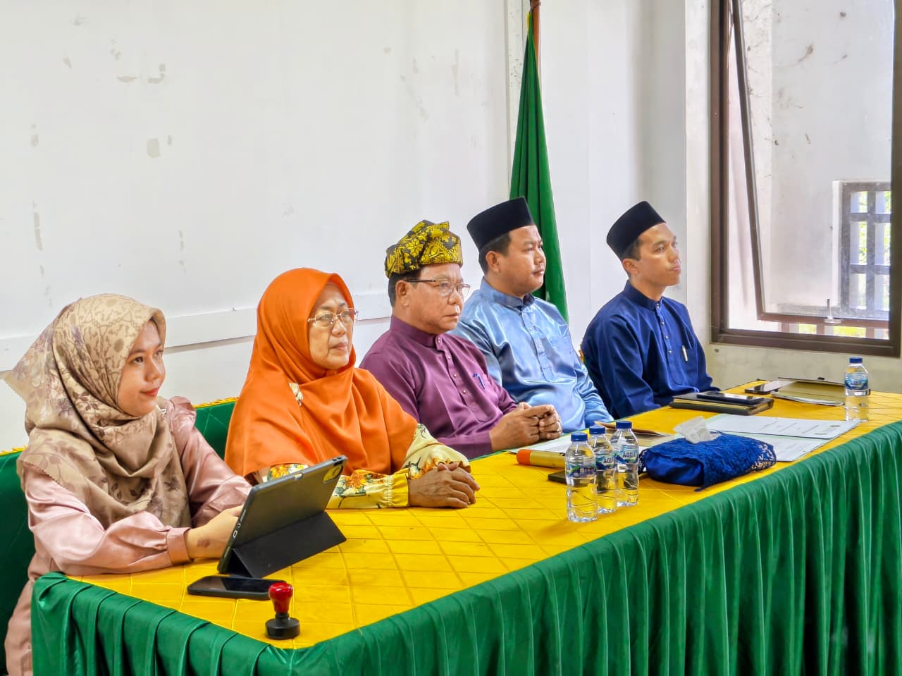(STAI) Natuna saat melakukan penandatanganan Memorandum of Understanding (MoU) dengan Universiti Sultan Zainal Abidin (UniSZA), Terengganu, Malaysia yang dilaksanakan secara daring melalui Zoom Meeting dari Ruang Multimedia STAI Natuna