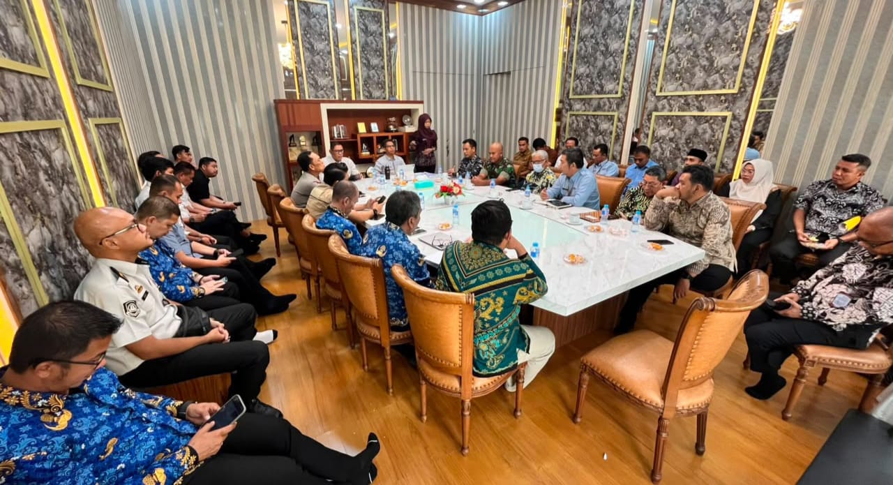 suasana Rapat Koordinasi di kediaman dinas Bupati Karimun