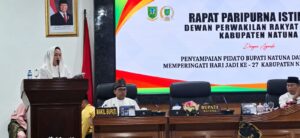 Bupati Natuna Cen Sui Lan saat menyampaikan pidato pada rapat paripurna DPRD Natuna dalam rangka HUT Natuna ke 27