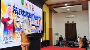 Bupati Natuna, Cen Sui Lan saat memberikan sambutam pada acara pelepasan kontingen Natuna untuk mengikiti Porprov VI Kepri 2026