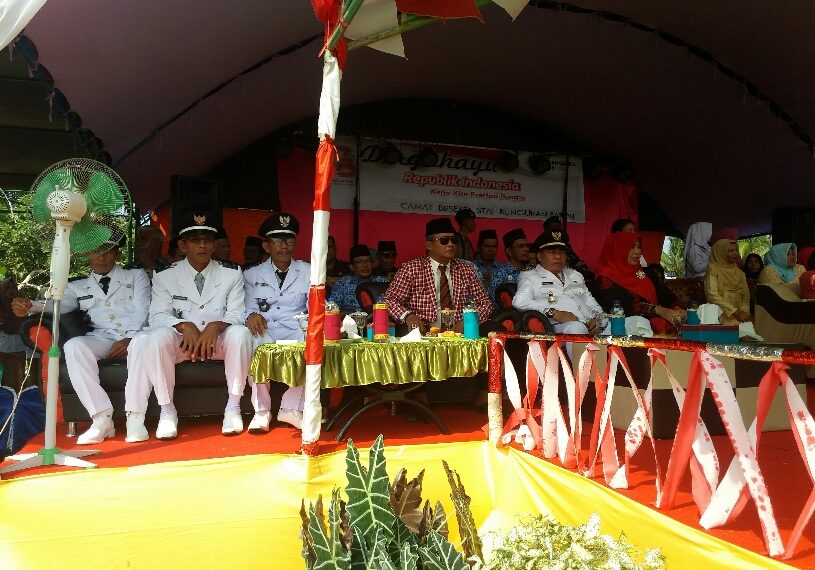 Wan Sofyan, Ketua Komisi 1 DPRD Natuna Bacakan Teks Proklamasi HUT RI ke 73 di Kec Bunguran Batubi