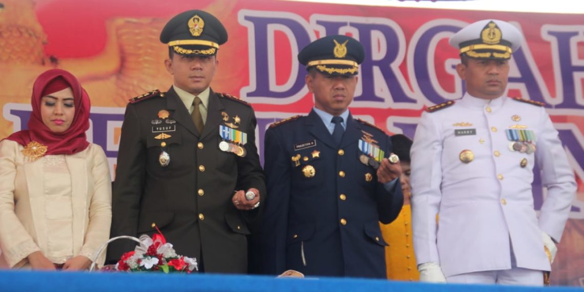 HUT RI KE 73, Pantai Kencana Di Tumpahi Masyarakat