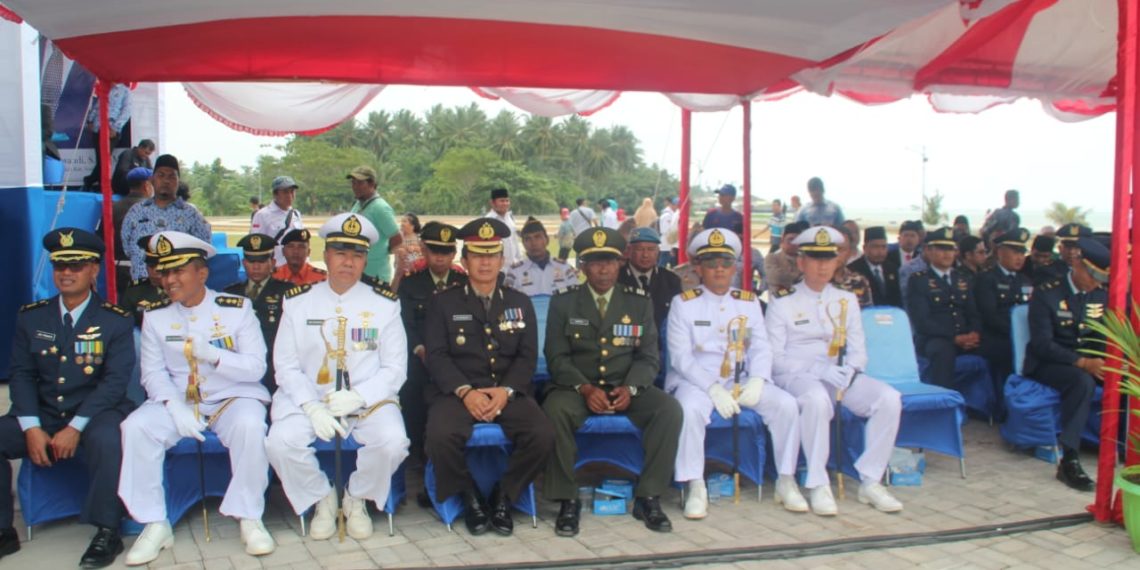 HUT RI KE 73, Pantai Kencana Di Tumpahi Masyarakat