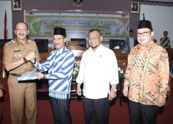 Bupati Hamid Rizal, Sampaikan Nota Anggaran Keuangan Perubahan 2018 Ke DPRD Natuna