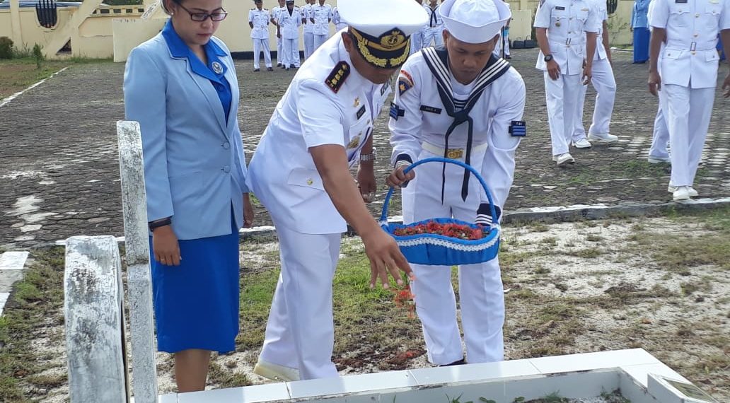 Tabur Bunga, Danlanal Ziarah Makam Pahlawan