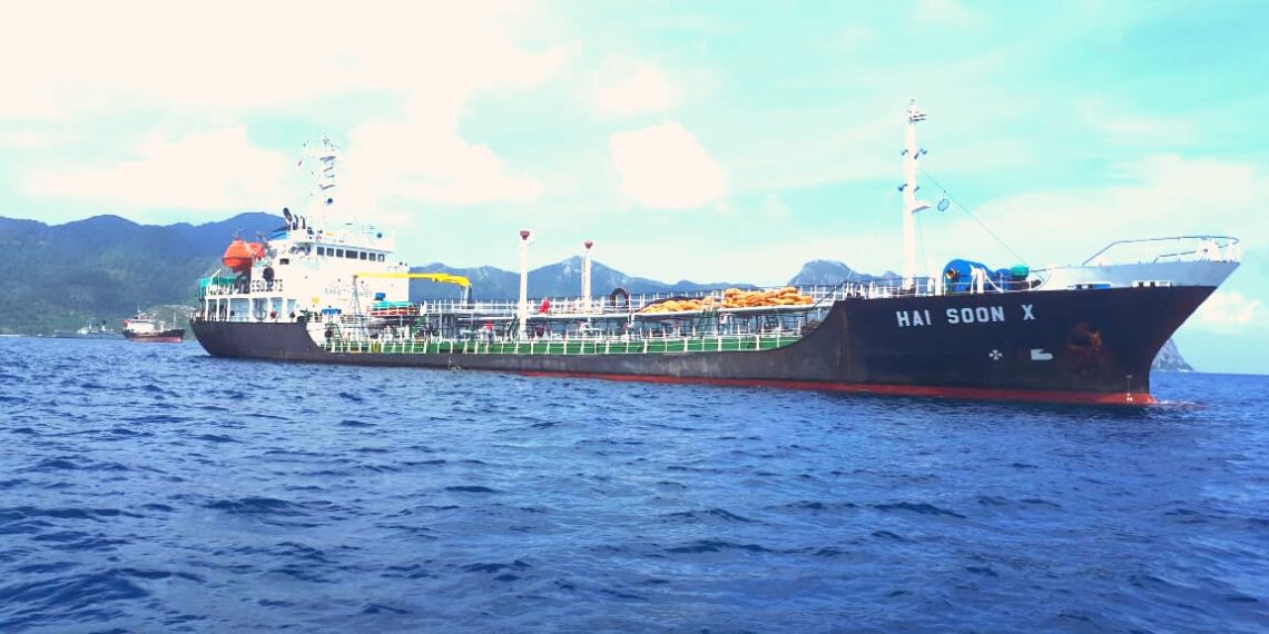 NKRI Harga Mati, KRI Yos 353 Amankan Tanker MT. Hai Soon X Berbendera Cook Island 