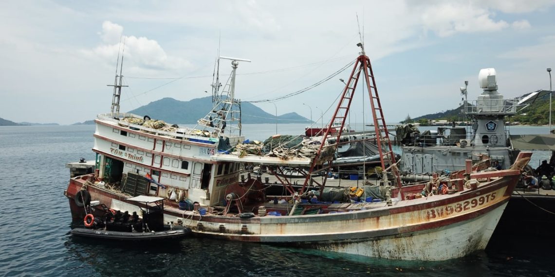 KRI WIRATNO – 379 KEMBALI AMANKAN KIA VIETNAM DI LAUT NATUNA UTARA