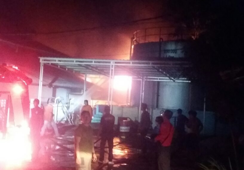 Gudang Mesin PLN Ranai Di Lahap Sijago Merah