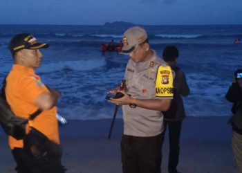 Mandi Laut Saat Cuaca Buruk, 3 Remaja Diseret Ombak 1 Meninggal Dunia