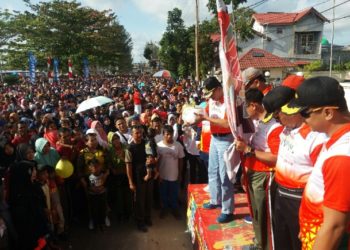 Ribuan Pengunjung Padati Pantai Kencana, Ratusan Doorfrize Menghiasi Panggung