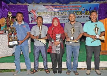 Wabup Ngesti Tutup Turnamen HUT ke 12 Desa Pian Tengah, Harapkan Pembinaan Bidang Olah Raga Menjadi Perhatian Khusus Pemerintahan Desa Songsong Porprov Kepri 2020