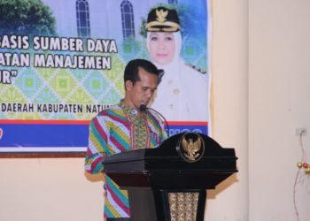 Yusripandi, Serahkan Buku Pokir DPRD Kepada Bupati Hamid Rizal