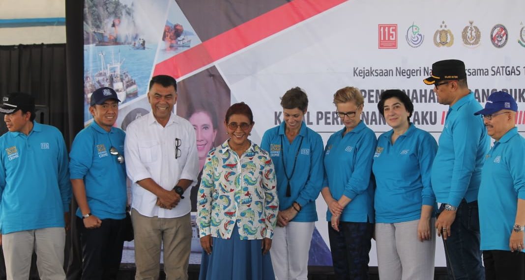 Menteri Susi, Kembali Tenggelamkan KIA Pelaku Illegal Fishing Diperairan Natuna