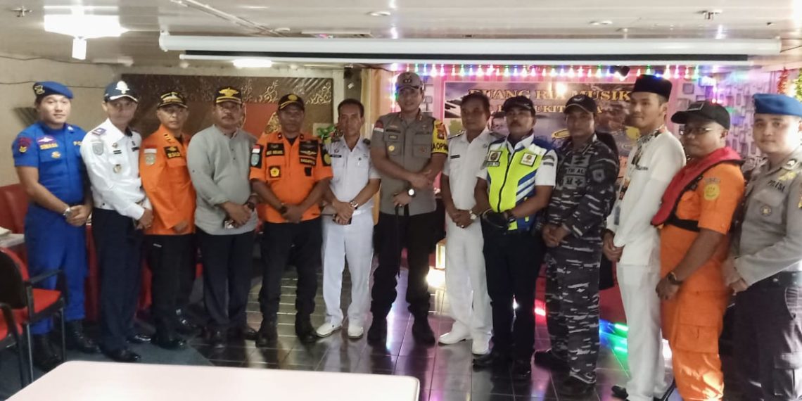 Kapolres Natuna AKBP Nugroho Didampingi Kadishub Tinjau Arus Mudik