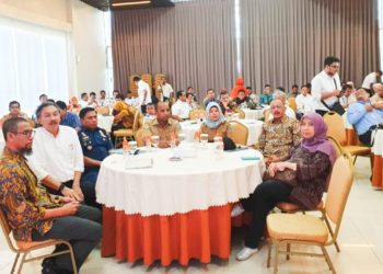 Hadiri Rapat Evaluasi Program, Bupati Hamid Rizal Usulkan Pembangunan Pelabuhan Samudera Di Teluk Buton