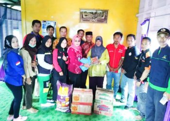 Pemkab Melalui Dinas P3A Natuna Salurkan Bantuan Korban Rumah Terbakar di Tanjung Kumbik Utara