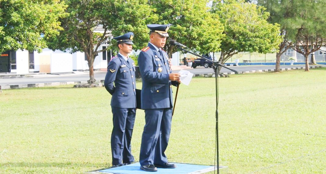 Kol. Pnb. Fairlyanto, Pimpin Upacara Hari Bakti TNI AU Ke 72 di Lanud RSA Natuna