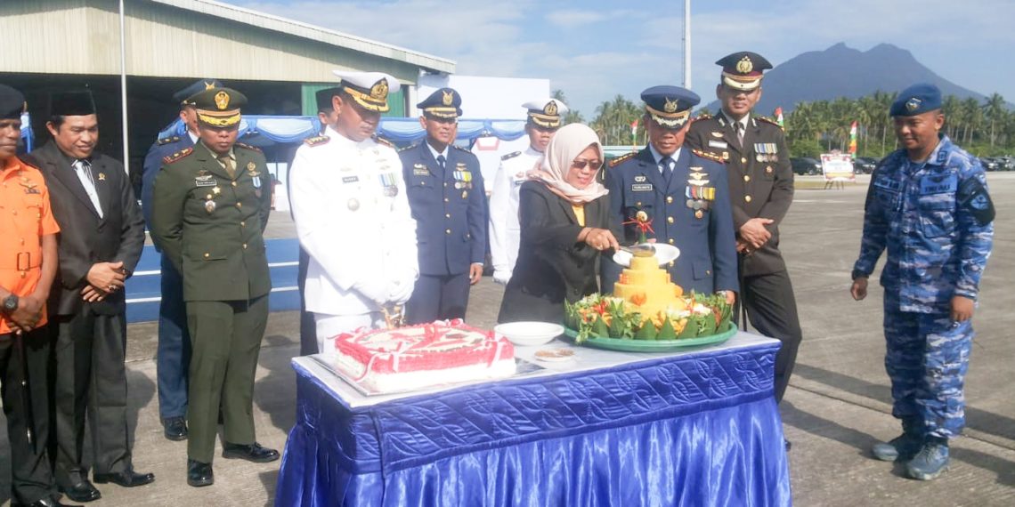 Wabup Ngesti Hadiri Upacara HUT ke-74 TNI di Hanggar Lanud Raden Sajad