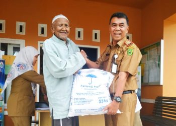 Menghadapi Musim Utara, Pemkab Natuna Salurkan 7,8 Ton Beras CPP