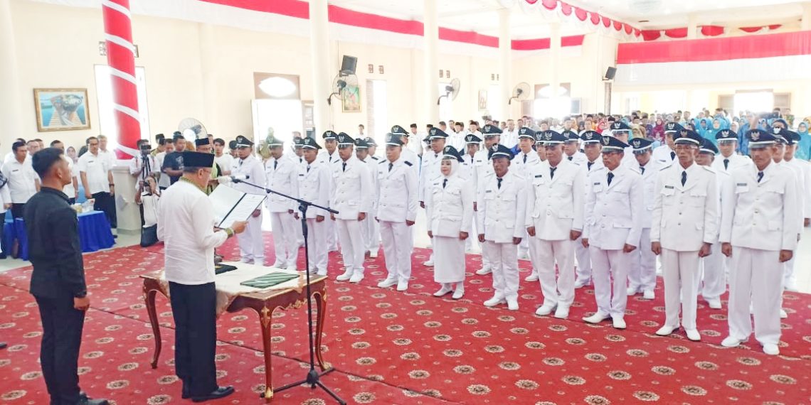 Hamid Rizal Resmi Lantik 33 Kades, Para Kades Bekerja Harus Sesuai Undang-undang dan Hati-hati Menggunakan Dana Desa