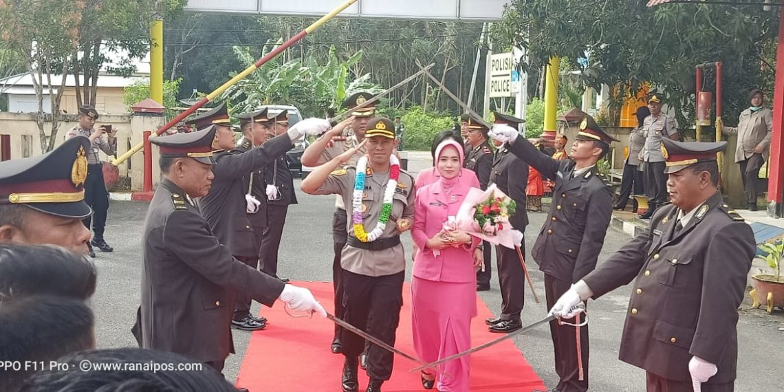 Kedatangan Kapolres Natuna AKBP Ike Krisnadian Disambut Tradisi Pedag Pora