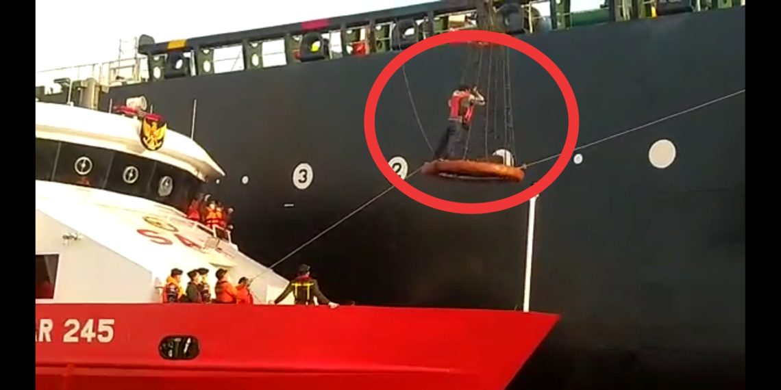 Basarnas Natuna Evakuasi Seorang ABK MT. Maran Capricorn