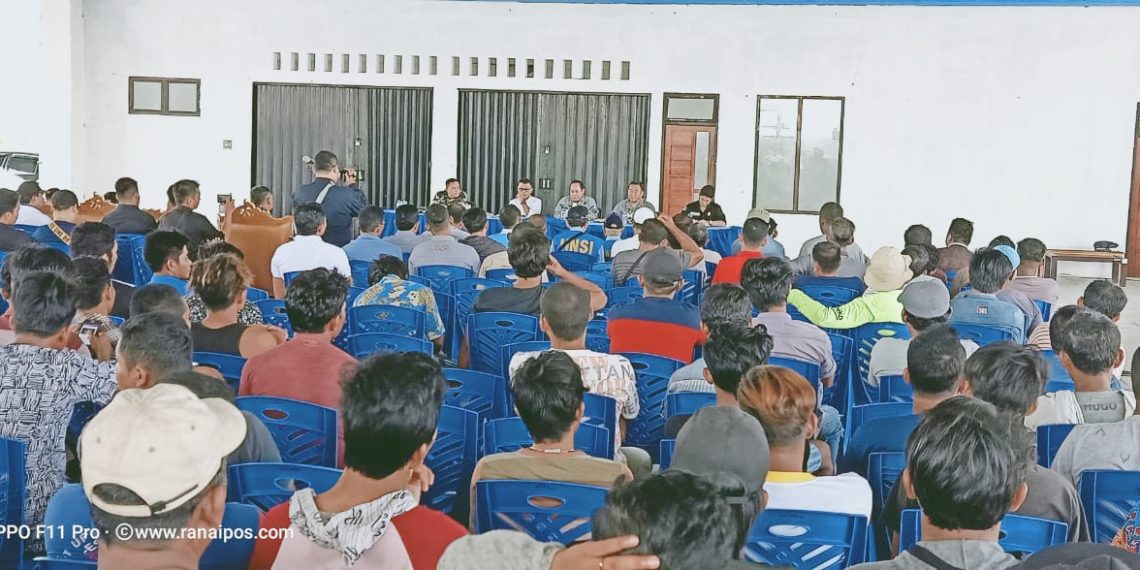 Resmi Oprasi Nelayan Pantura Di ZEE, Ka. Bakamla RI Tatap Muka & Dialoq Bersama Nelayan Natuna